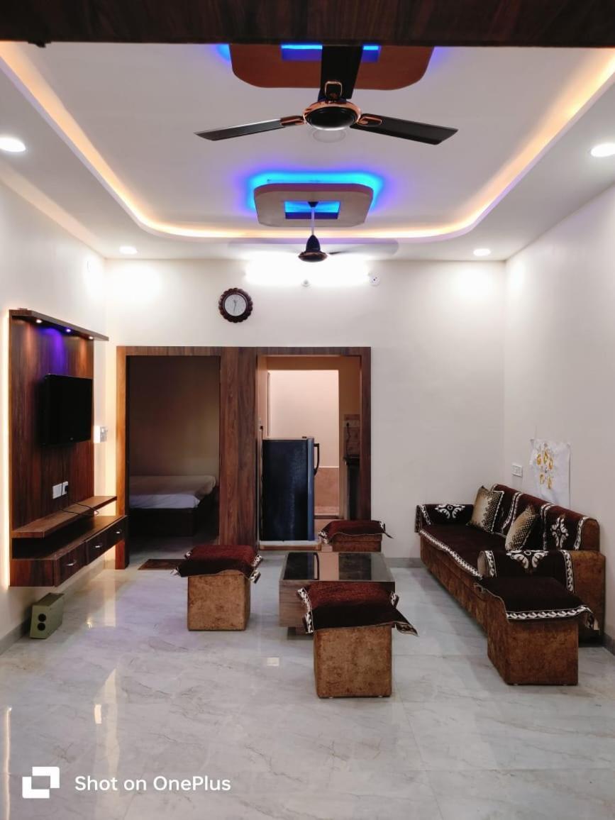 Nandi Homes Homestay Ujjain Esterno foto
